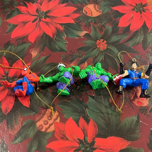 4 Superhero Christmas ornaments hulk, Spider-Man yogi ball - Picture 1 of 4